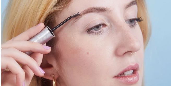 بررسی تفاوت‌های کلیدی بین سایه ابرو و سایه چشم