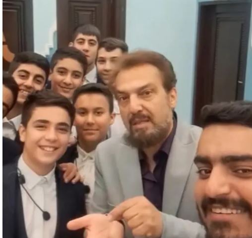 چهره‌ای متفاوت‌تر از آنچه که از «امیر افشار»، مجری تلویزیونی به یاد دارید
