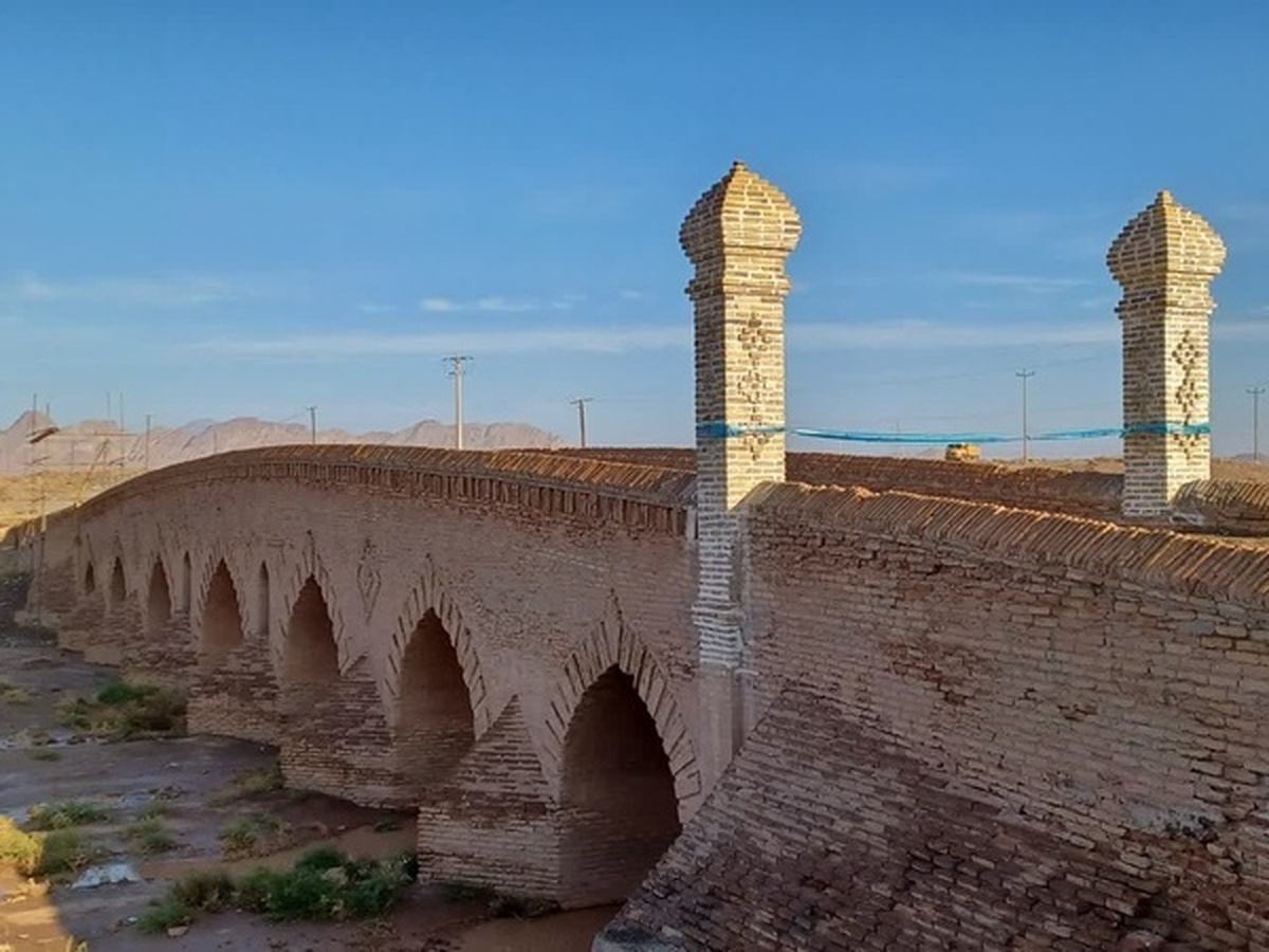 پایان عملیات احیای گلدسته‌های پل تاریخی سالار شهرستان رشتخوار