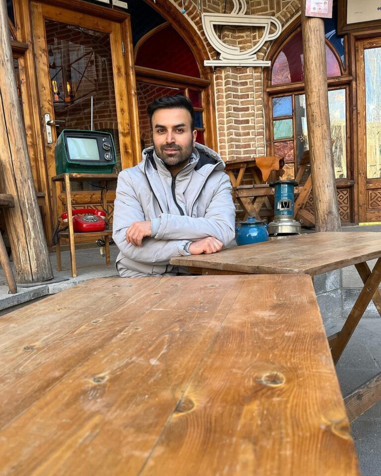 نگاهی به زندگی حرفه‌ای و علت فوت آترین بی نیاز؛ رهبر گروه ارکستر ایوان بند