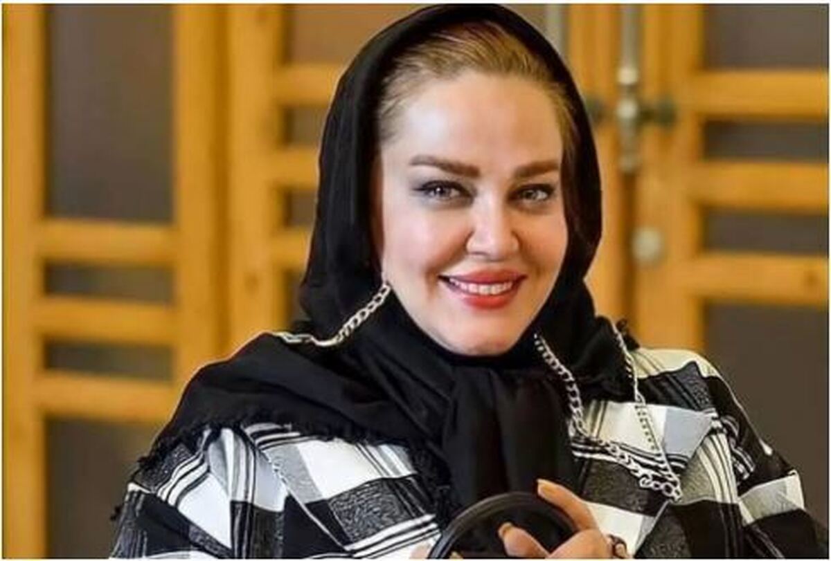 ذوق و شوق بهاره رهنما با دیدن مجسمه دست سازش/چقدرم شبیه خودشه!