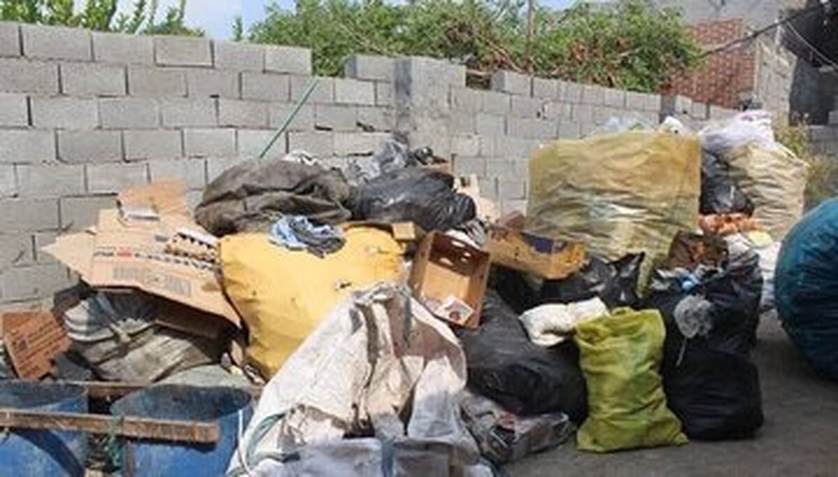 پلمپ انبار‌های ضایعاتی بندرعباس به دستور مقام قضایی
