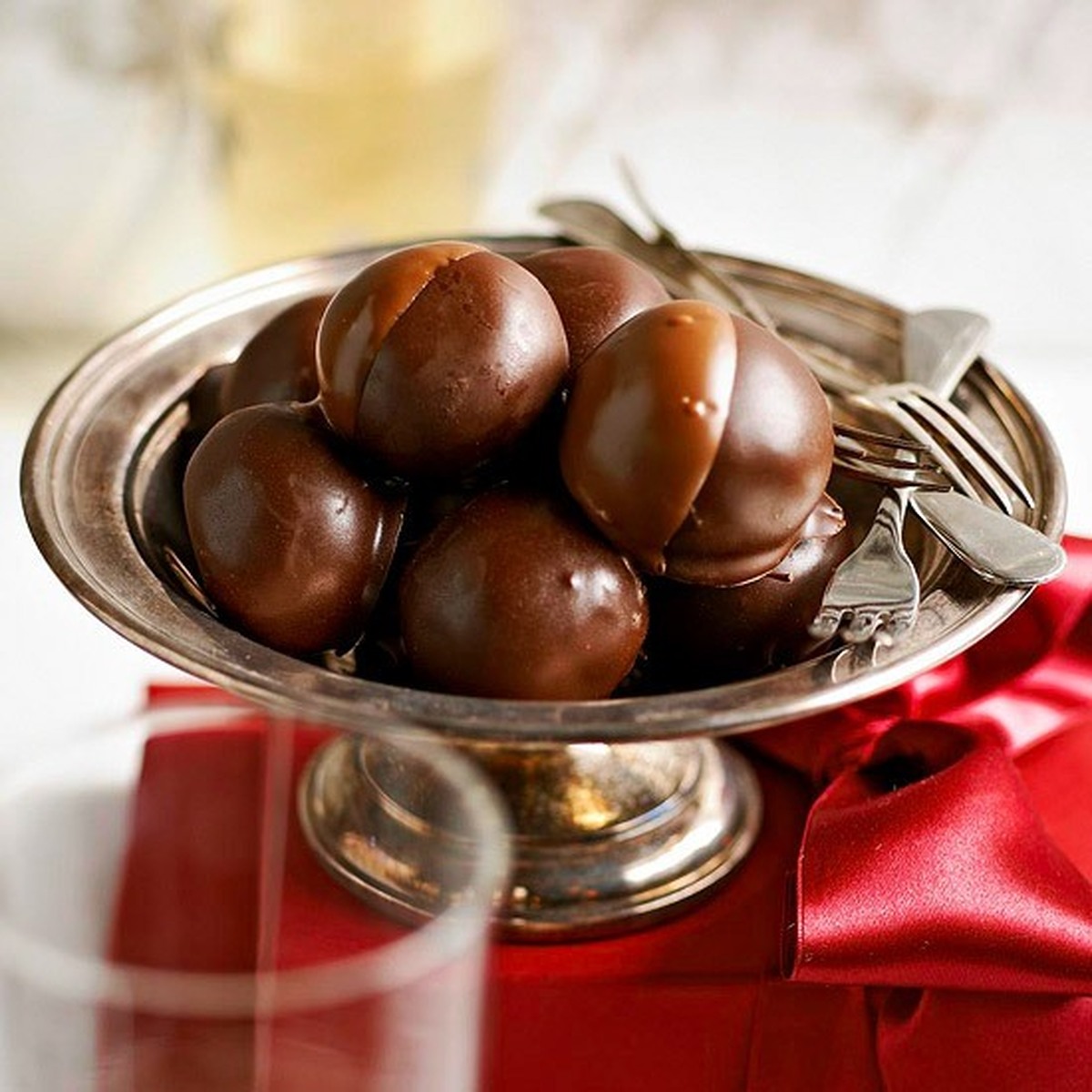 آلو شکلاتی با طعمی ترش و شیرین مناسب شب یلدا