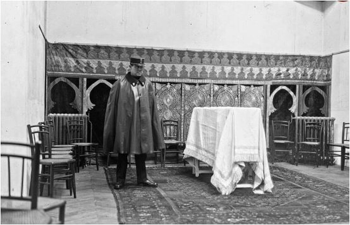 تصویری از تابوت احمد شاه قاجار در پاریس