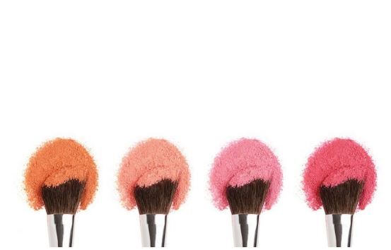 حرفه‌ای میکاپ کنید/چه رنگ رژ گونه‌ای برای پوست‌های سبزه مناسب است؟