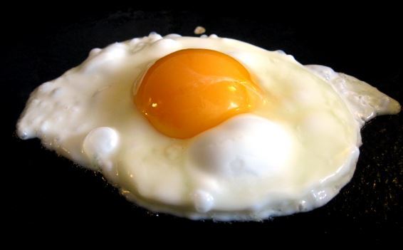 دلیل سبز و سیاه شدن رنگ زرده تخم‌مرغ معلوم شد+عکس