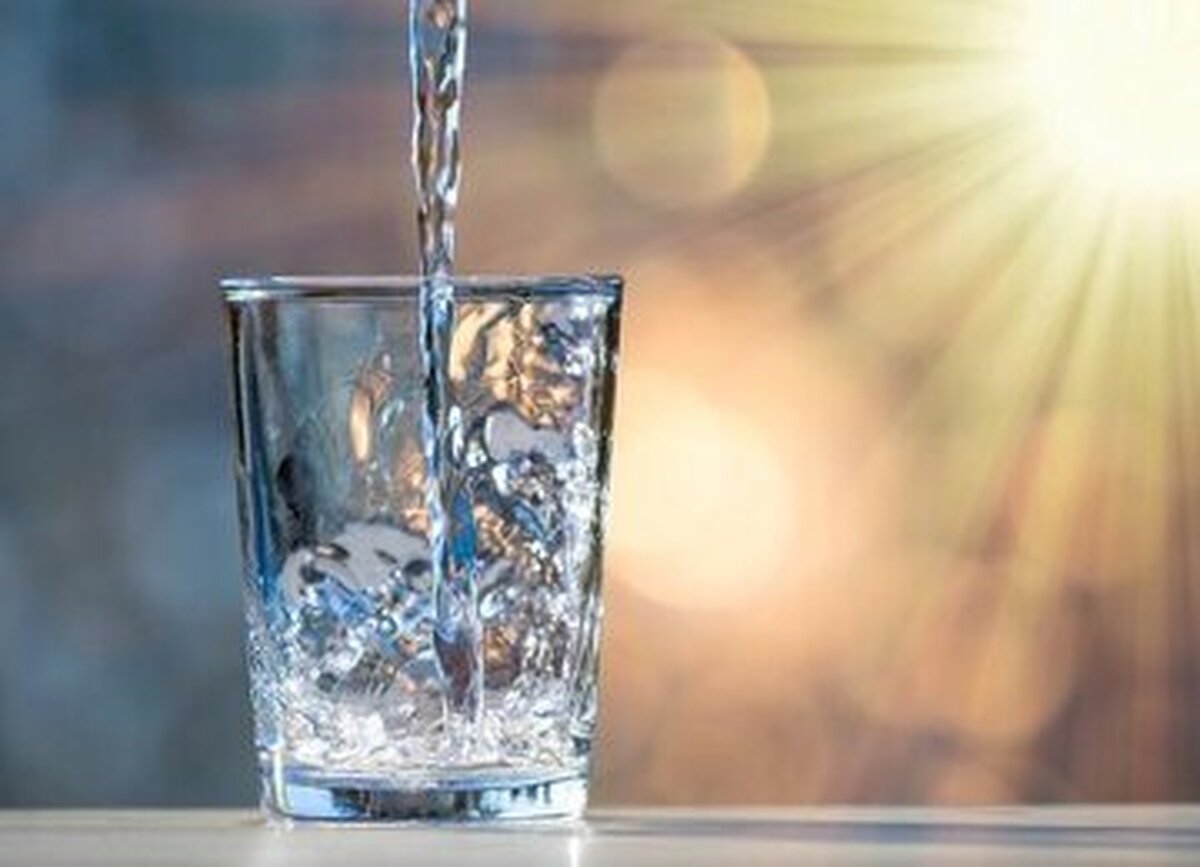 تأثیر نوشیدن ۸ لیوان آب برای بدن در طول روز