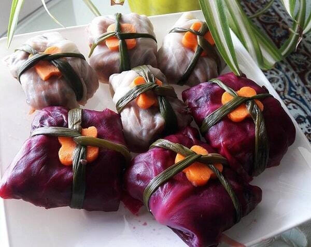 طرز تهیه ترشی کلم بقچه‌ای، یک ترشی خوشمزه با ظاهری خاص و مجلسی!