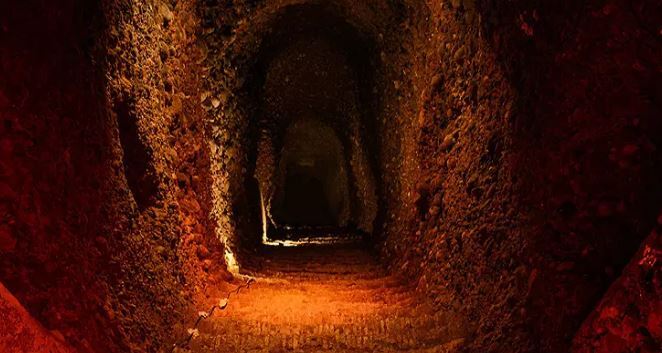 سفری به اعماق زمین برای دیدن قُمِش چوقابافان/زیباترین قنات تاریخی ایران سفری به اعماق زمین برای دیدن قُمِش چوقابافان/زیباترین قنات تاریخی ایران