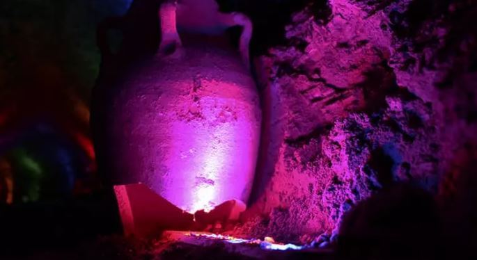 سفری به اعماق زمین برای دیدن قُمِش چوقابافان/زیباترین قنات تاریخی ایران سفری به اعماق زمین برای دیدن قُمِش چوقابافان/زیباترین قنات تاریخی ایران