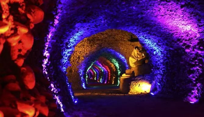 سفری به اعماق زمین برای دیدن قُمِش چوقابافان/زیباترین قنات تاریخی ایران سفری به اعماق زمین برای دیدن قُمِش چوقابافان/زیباترین قنات تاریخی ایران