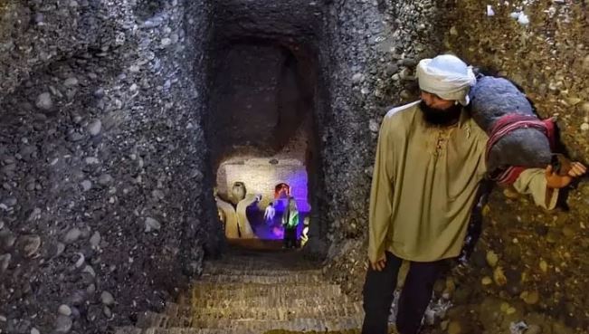 سفری به اعماق زمین برای دیدن قُمِش چوقابافان/زیباترین قنات تاریخی ایران سفری به اعماق زمین برای دیدن قُمِش چوقابافان/زیباترین قنات تاریخی ایران