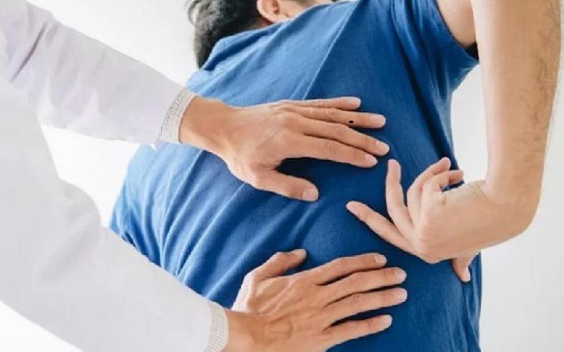 چرا ناگهان به کمردرد دچار می‌شویم؟ بررسی علل و روش‌های درمان