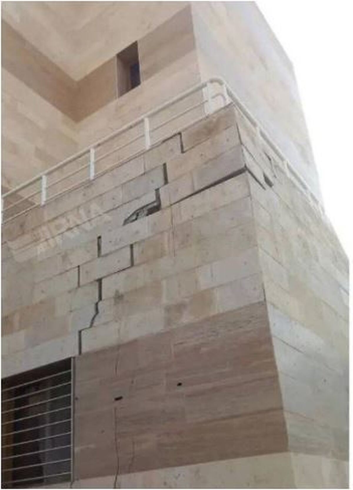 حادثه زلزله به بیمارستان مسجدسلیمان آسیب وارد کرد