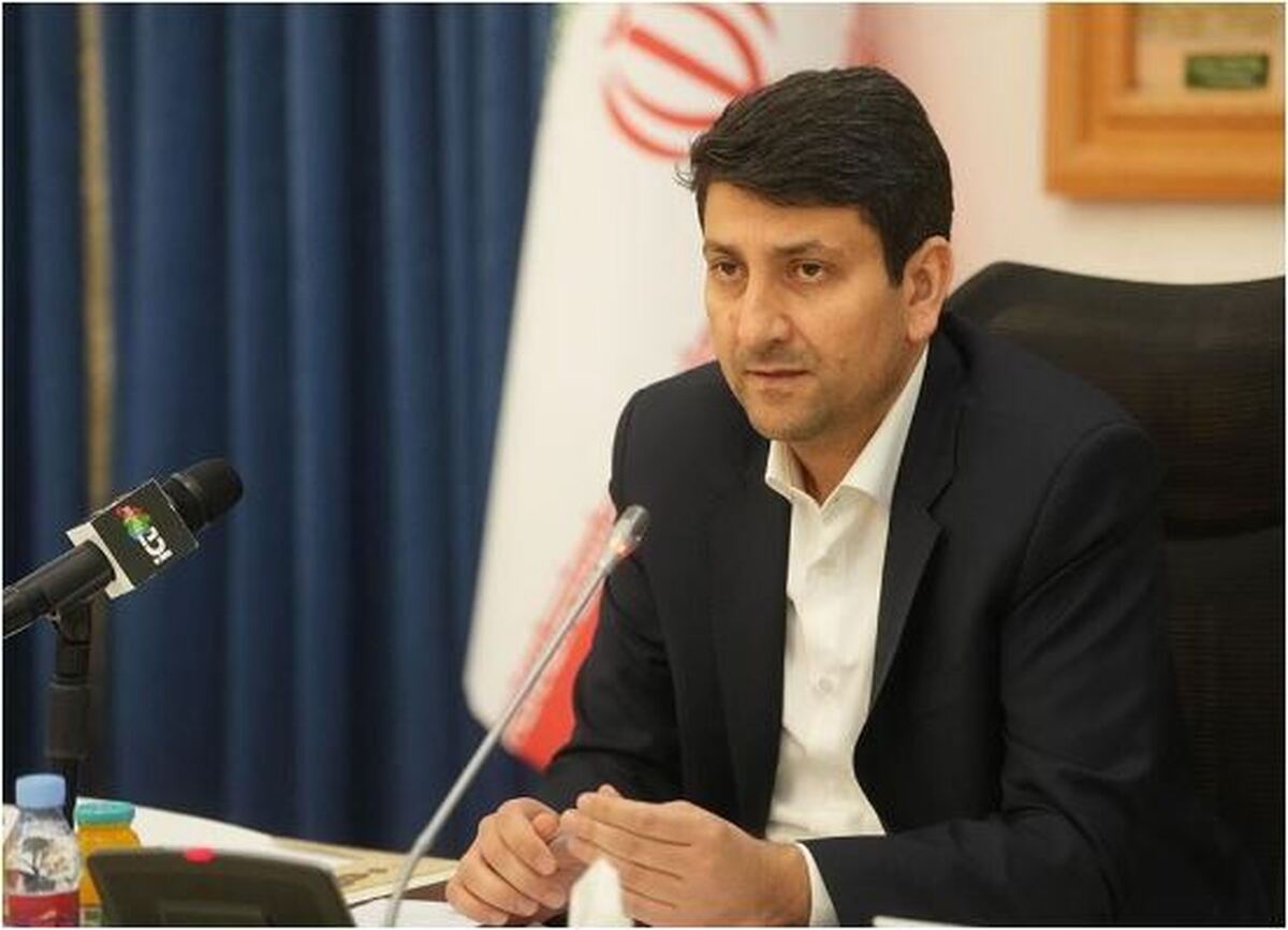 عکس شکار شده از جو صمیمانه وزیر ارتباطات با دانشجویان یک خوابگاه