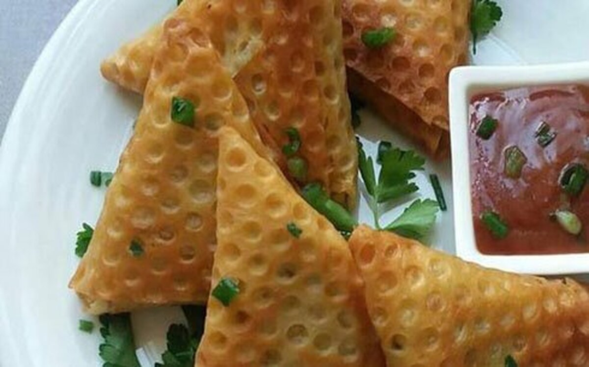 سمبوسه، فوری‌ترین غذایی که همه براش سر و دست میشکنن!