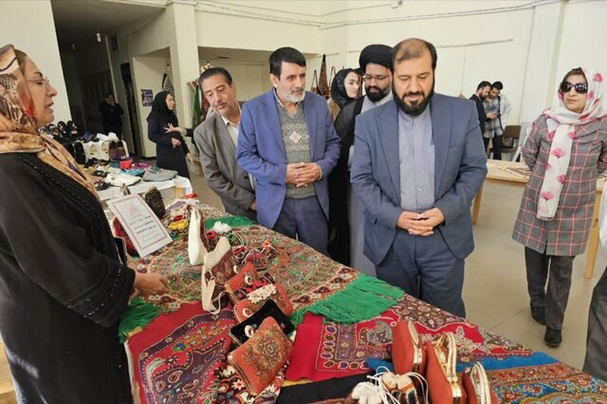 مایشگاه صنایع دستی در زرند برپا شد