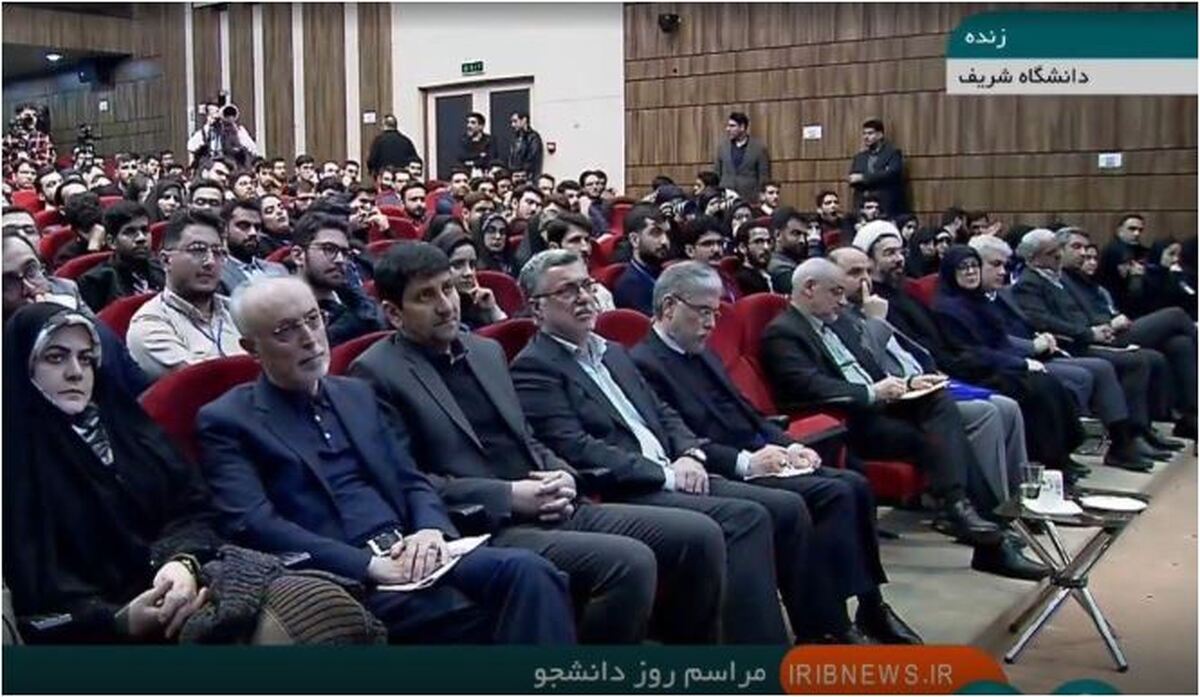 تصویری از حضور دختر رئیس جمهور در مراسم ۱۶ آذر