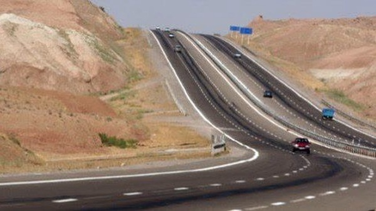 وزارت راه مشکل آسفالت مسیر همدان_تهران را فوری رفع کند