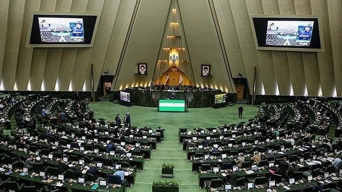 آغاز چهاردهمین جلسه بررسی لایحه بودجه ۱۴۰۴ در صحن مجلس
