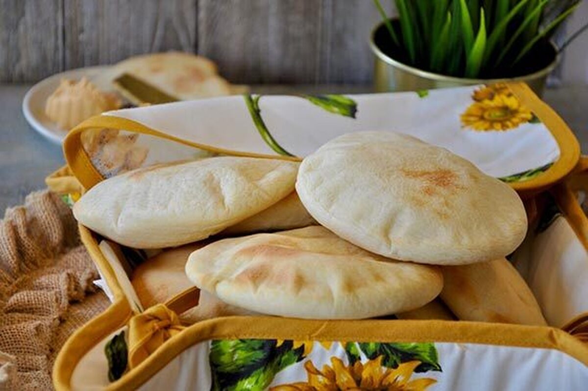 روش استفاده از پیتا نان سنتی خاورمیانه