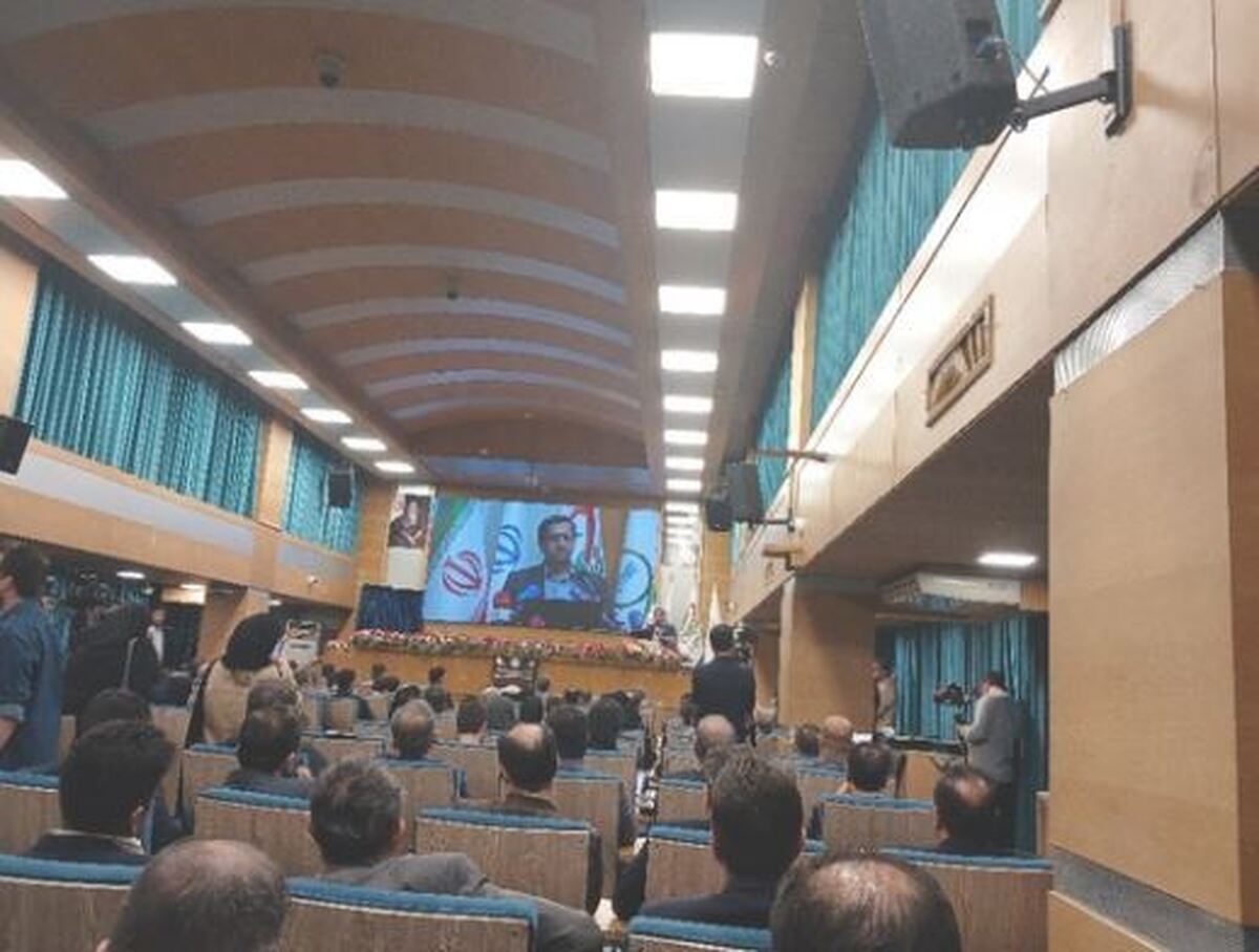 ۲۰ میلیارد دلار دست مردم در خدمت رشد اقتصاد قرار گیرد