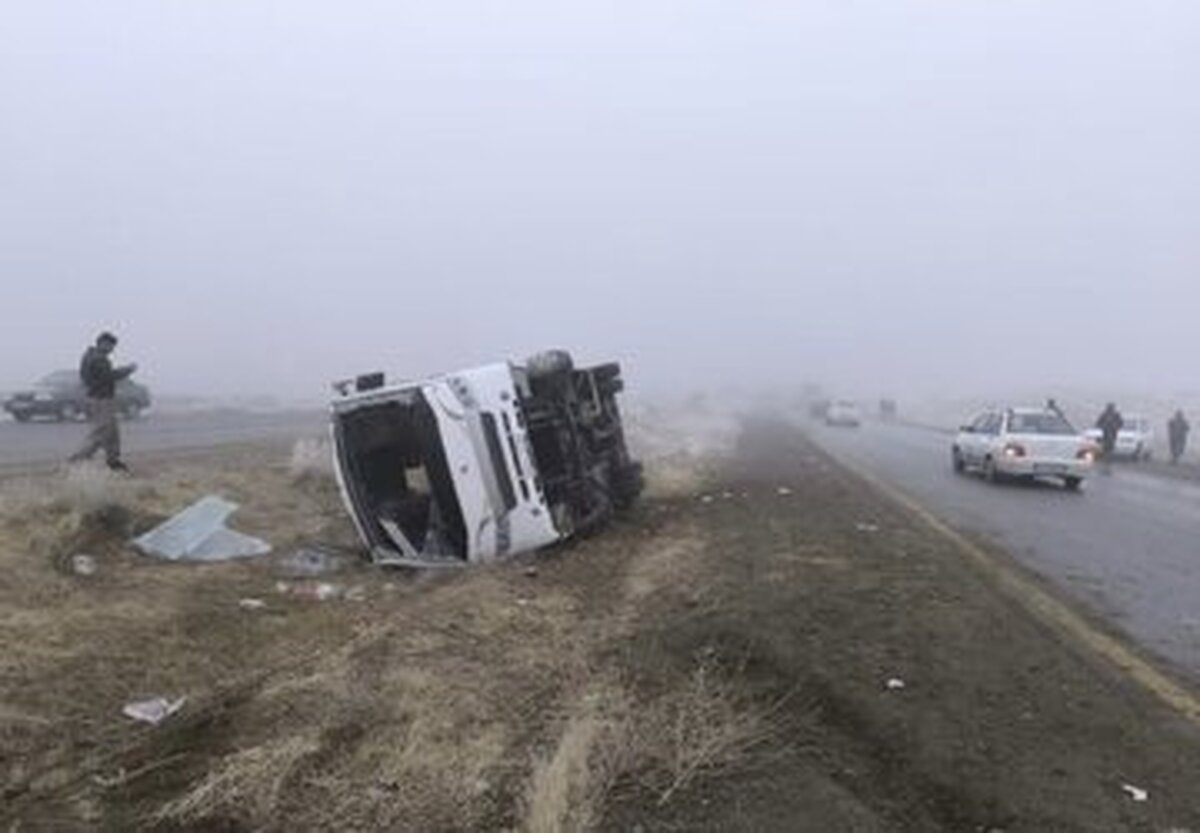 واژگونی مینی بوس در محور 
