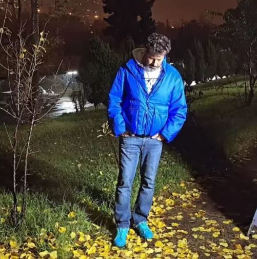عکس امروز | تصویری از مجید واشقانی «بازیگر معروف» غرق در هوای بارونی پاییزی تهران