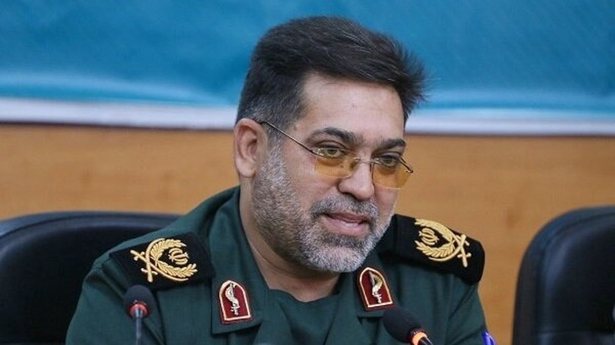 تدفین یک شهید گمنام در اردوگاه یزدی‌ها در خوزستان