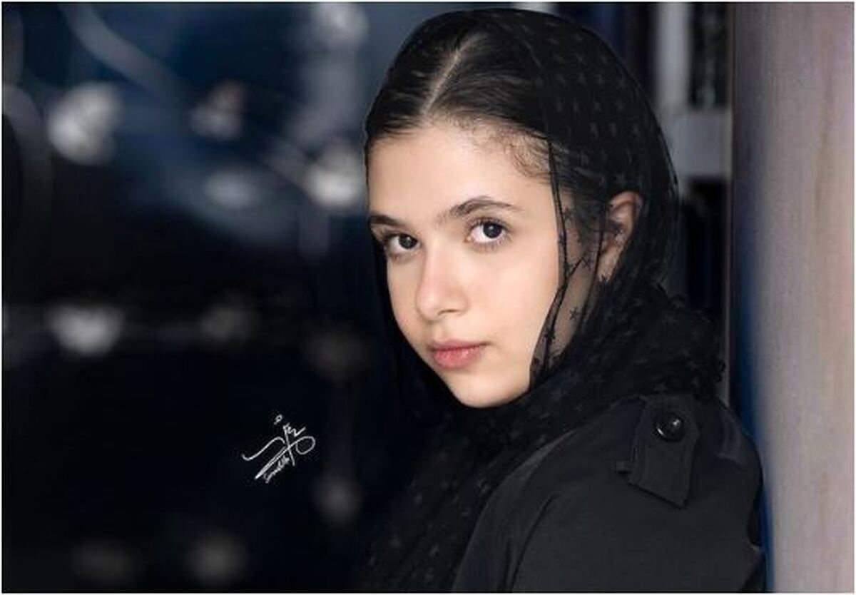 شیک و پیک کردن مادر و دختر هنرمند سینما با استایل و میکاپ تمام مشکی