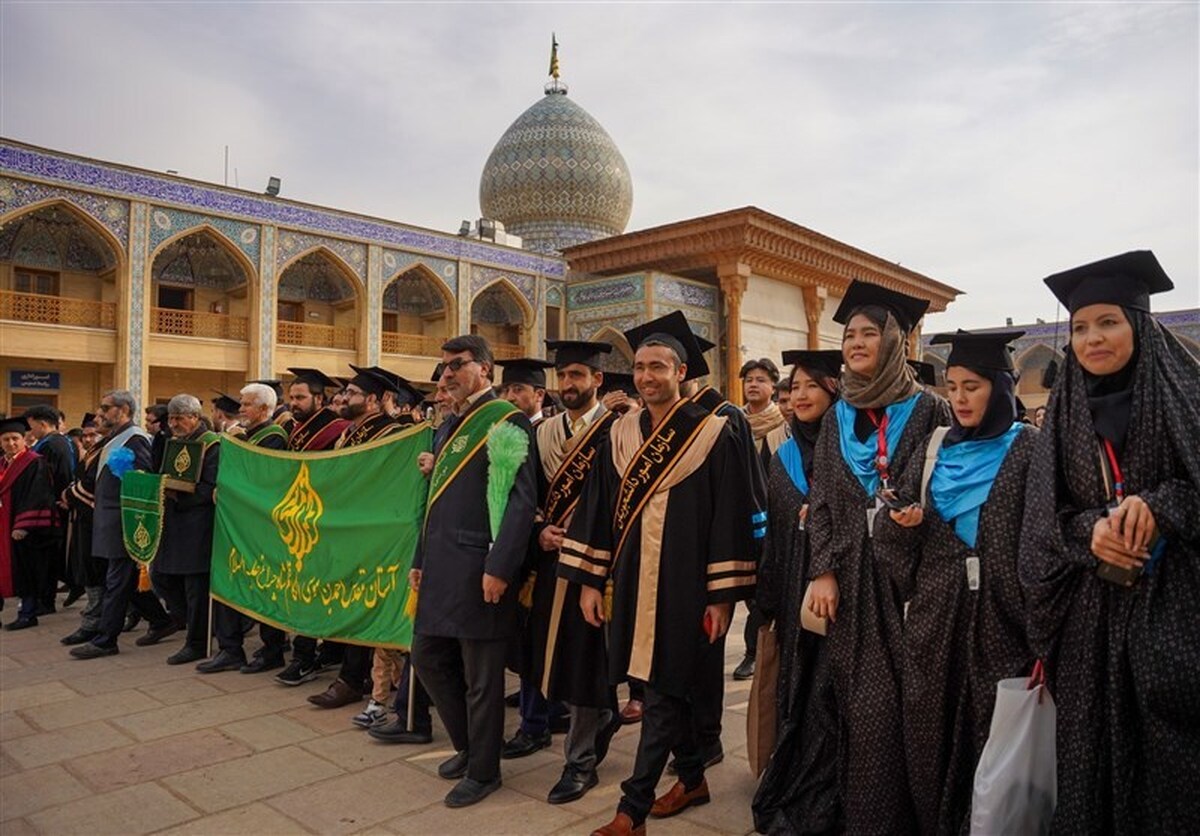 دانش‌آموختگی ۵۰۰ دانشجوی غیر‌ایرانی در حرم شاهچراغ