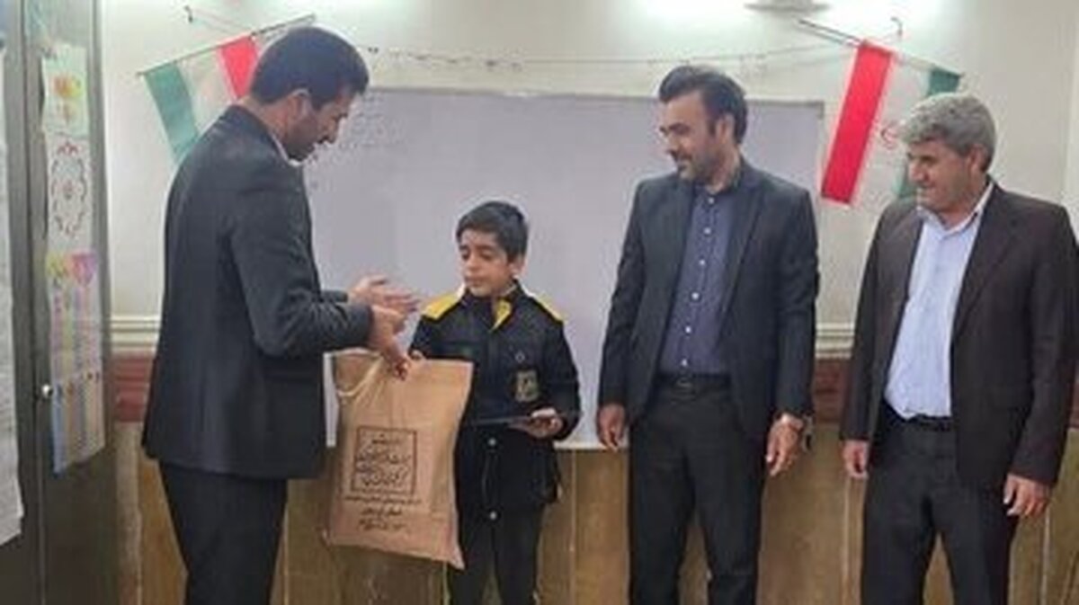تقدیر از دانش آموز اهل دلفان لرستان برای کشف یک قطعه تاریخی
