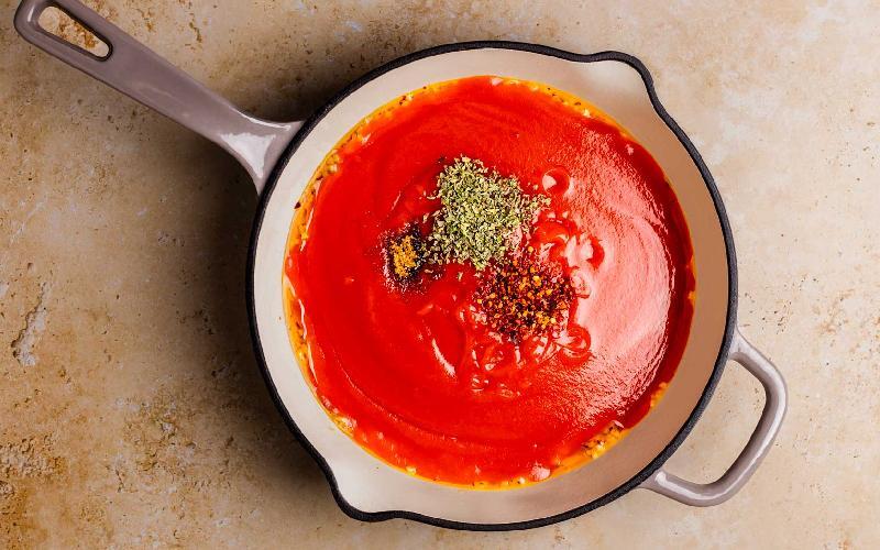پاستا آرابیاتا با سس گوجه فرنگی؛ یک غذای تند و آتشین که باید امتحانش کنید