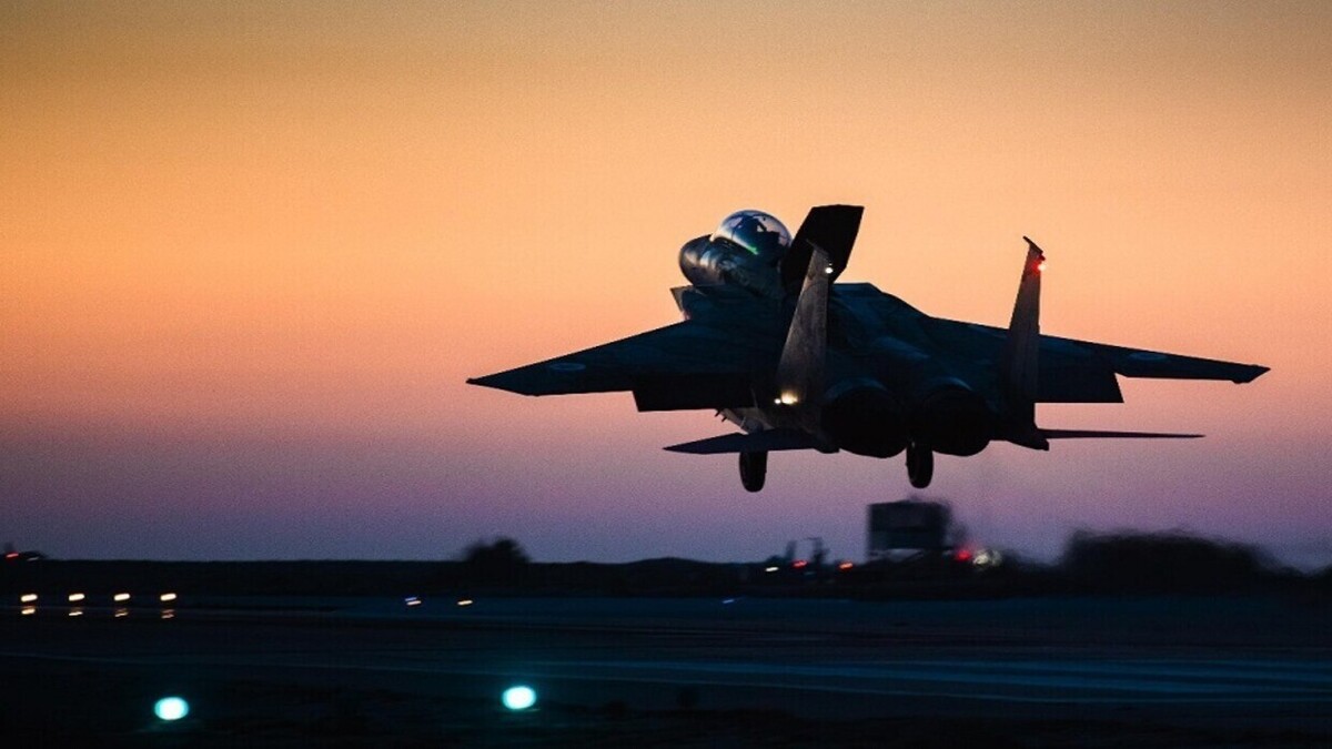 هواپیما‌های جنگی اسرائیل انبار‌های «لشکر ۱۸» در شرق شهر حمص و انبار‌های تسلیحاتی در درعا را بمباران کردند