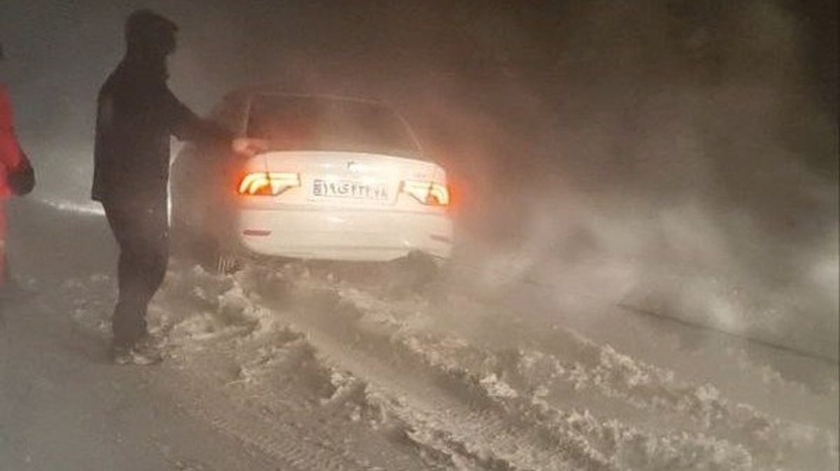 امدادرسانی هلال‌احمر اسفراین به ۱۲۸ فرد گرفتار در برف و کولاک