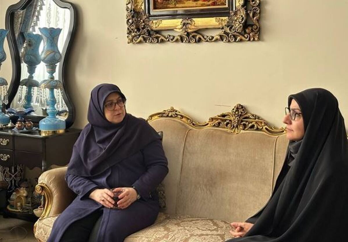 دیدارسخنگوی دولت با همسرشهید رضایی نژاد