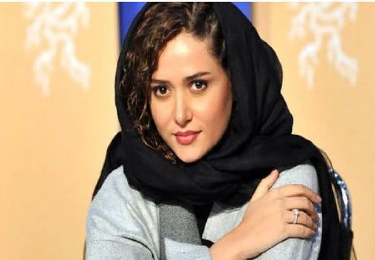 یک عکس قدیمی از پریناز ایزدیار با مدل موی چتری در پشت صحنه سریال شهرزاد+عکس