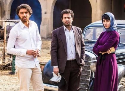 یک عکس قدیمی از پریناز ایزدیار با مدل موی چتری در پشت صحنه سریال شهرزاد+عکس