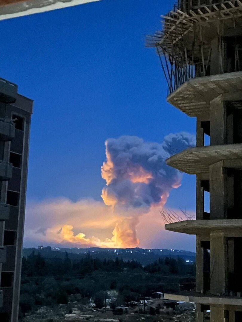 فیلم + عکس| حملات و انفجار‌های خشونت آمیز صهیونیست‌ها به طرطوس توسط دستگاه‌های لرزه نگاری به عنوان زمین لرزه‌ای به بزرگی ۳ ریشتر ثبت شد