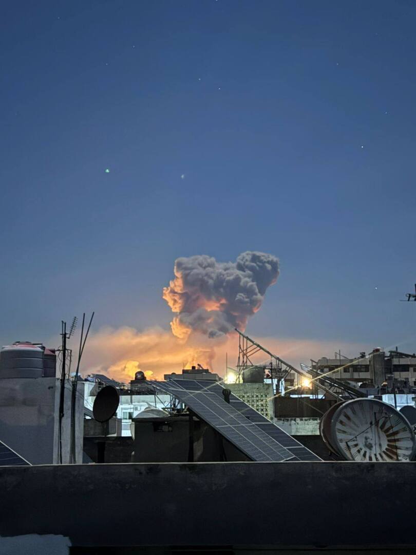 فیلم + عکس| حملات و انفجار‌های خشونت آمیز صهیونیست‌ها به طرطوس توسط دستگاه‌های لرزه نگاری به عنوان زمین لرزه‌ای به بزرگی ۳ ریشتر ثبت شد