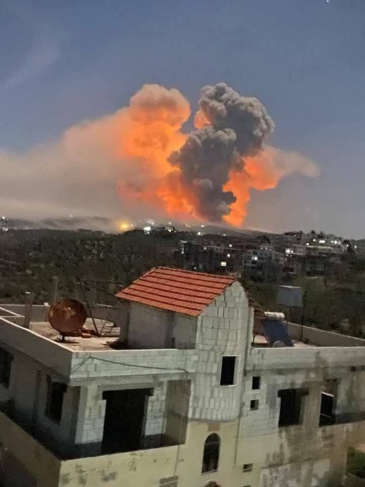 فیلم + عکس| حملات و انفجار‌های خشونت آمیز صهیونیست‌ها به طرطوس توسط دستگاه‌های لرزه نگاری به عنوان زمین لرزه‌ای به بزرگی ۳ ریشتر ثبت شد