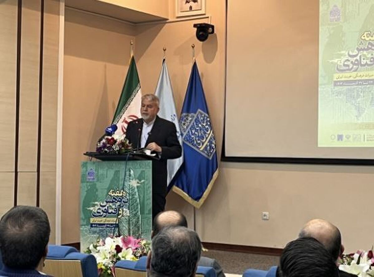 وزیر میراث فرهنگی: چرا جوانان ایرانی مدام به مهاجرت فکر می‌کنند؟
