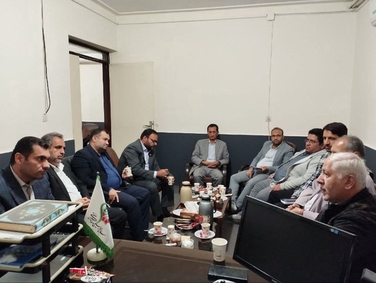مسئولان در بخش‌های مختلف از شبکه تولید و فعالان حوزه صنعت و معدن حمایت کنند