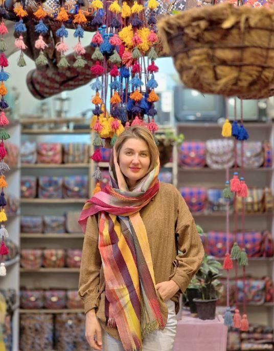 عکس زیبای همسر ساعد سهیلی در سفر به یزد