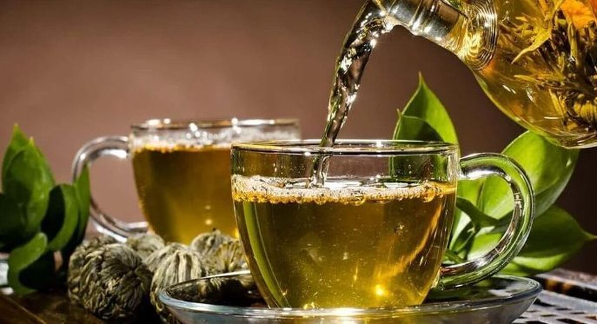 چای سبز با از بین بردن قارچ‌ها و باکتری‌های پوست سر از ریزش مو جلوگیری می‌کند