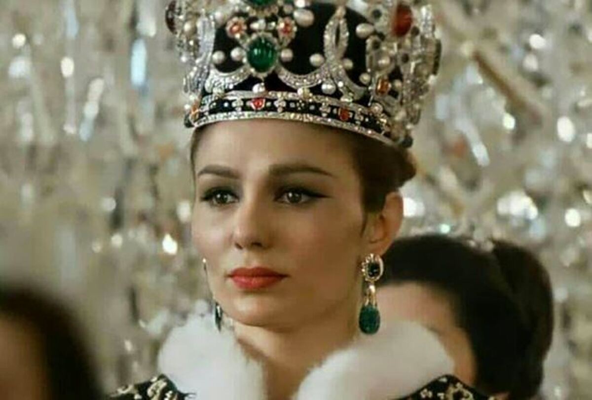 تصویر پر بازدید از سلیقه فرح پهلوی در انتخاب ساعت را از دست ندهید/از این ساعت فقط یک عدد وجود دارد!
