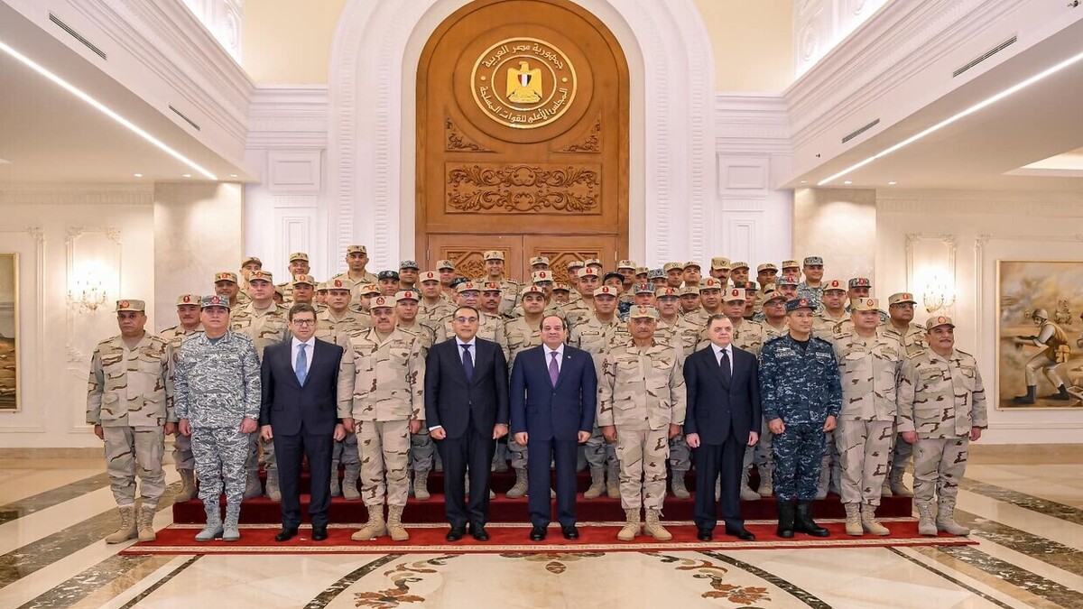 مصر| نخست وزیر هدف السیسی از دیدار با فرماندهان ارتش را فاش کرد