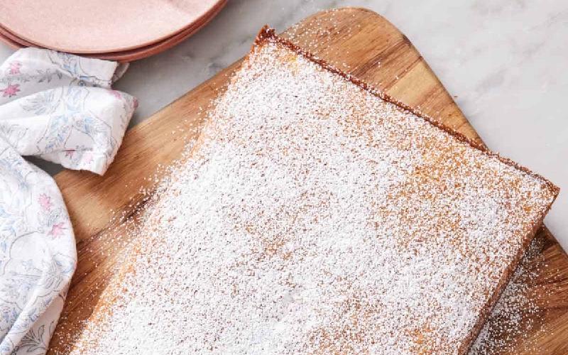 طرز تهیه یک کیک ساده با کمترین مواد لازم و در سریع‌ترین زمان