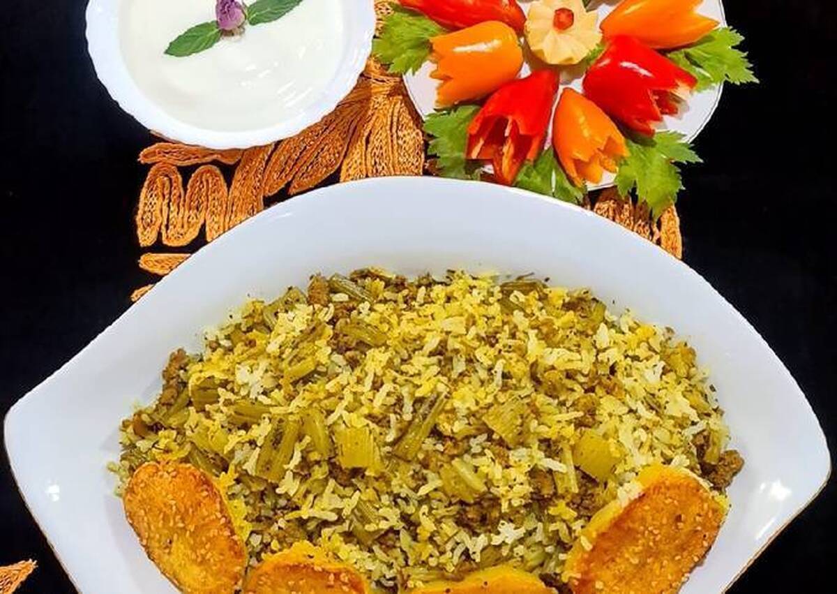 پلو کرفس با مرغ؛ یک غذای بهشتی با ساده‌ترین دستور پخت