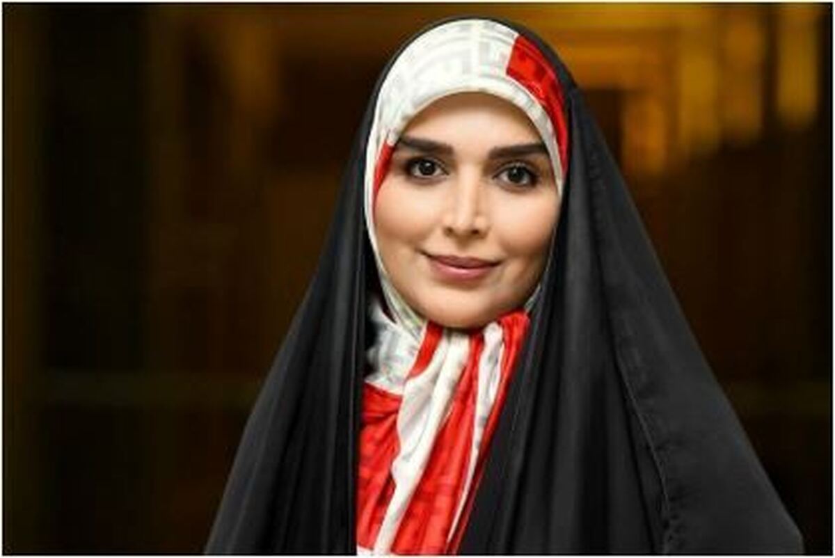 عکس یادگاری مژده لواسانی با بازیگر پیشکسوت سینما در یک برنامه تلویزیونی